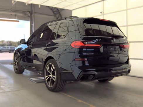 Used 2022 BMW X7 xDrive40i w/ M Sport Package AWD/4WD image 8
