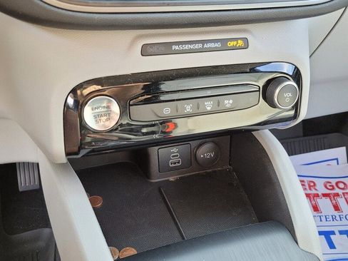 Used 2024 Ford Escape SE image 21