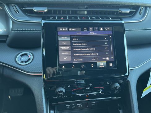 New 2025 Jeep Grand Cherokee 4WD image 26