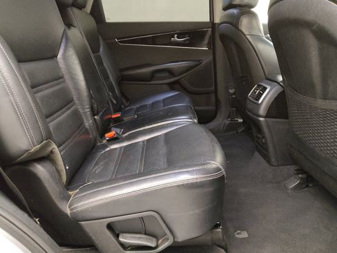 Used 2019 Kia Sorento EX image 19
