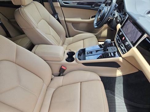 Certified 2026 Porsche Macan AWD/4WD image 15