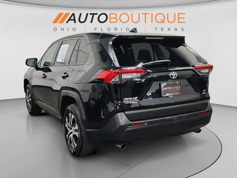 Used 2022 Toyota RAV4 LE AWD/4WD image 3