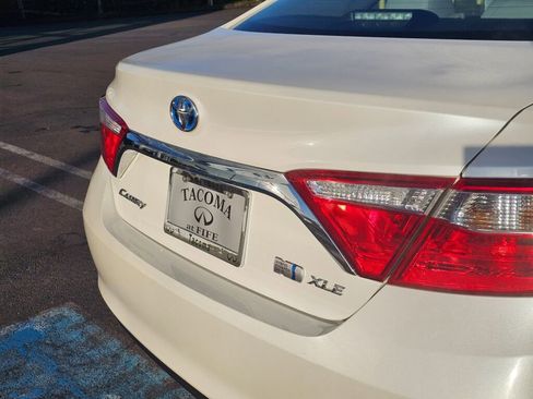 Used 2016 Toyota Camry Hybrid image 18