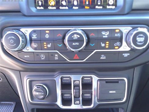 Used 2023 Jeep Gladiator Sport AWD/4WD image 16