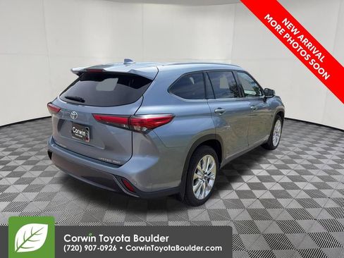 Used 2021 Toyota Highlander Limited AWD/4WD image 7
