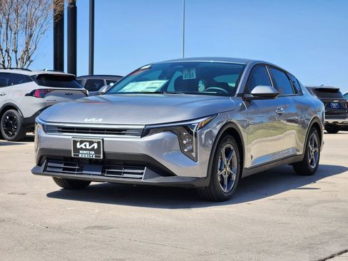 New 2026 Kia K4 LXS image 2
