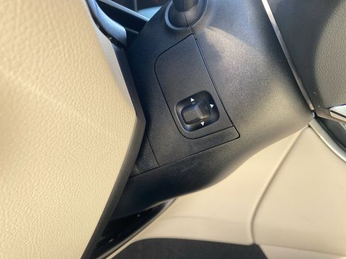 Used 2025 Mercedes-Benz GLC 300 4MATIC image 16