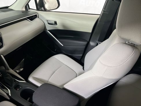 Used 2023 Toyota Corolla Cross L image 21