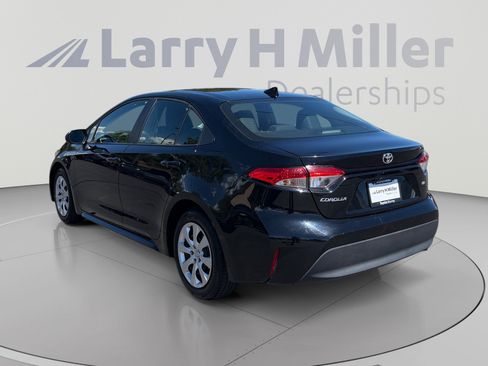 Used 2025 Toyota Corolla LE FWD image 3