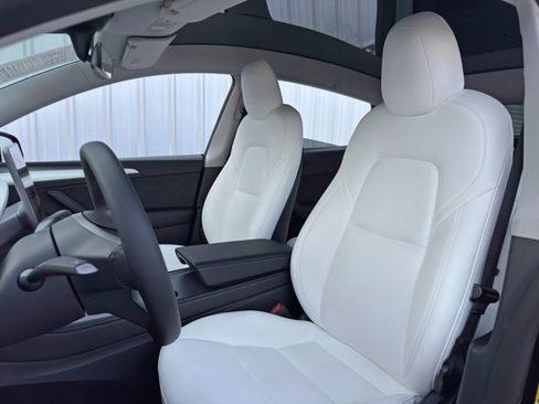 Used 2023 Tesla Model Y Long Range image 40