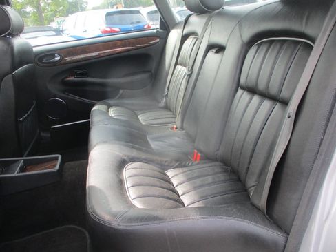 Used 2001 Jaguar XJ8 image 8