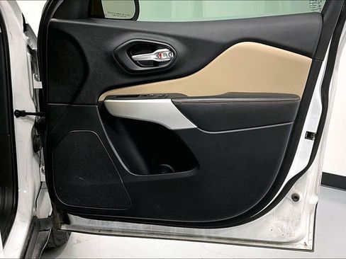 Used 2017 Jeep Cherokee Limited w/ Luxury Group image 21