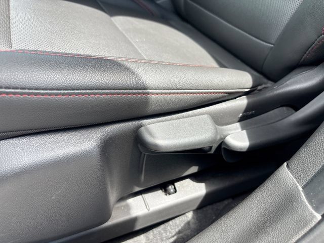 Used 2024 Chevrolet Trax RS w/ Sunroof Package FWD image 12