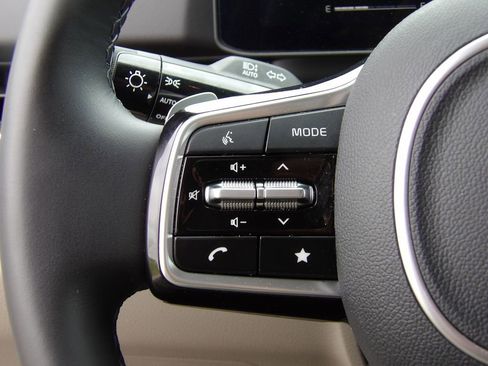 Used 2026 Kia Carnival LXS FWD image 13