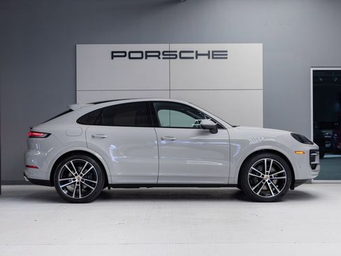 New 2026 Porsche Cayenne Coupe AWD/4WD image 8