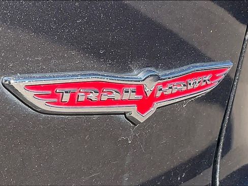 Used 2019 Jeep Cherokee Trailhawk w/ Cold Weather Group image 9