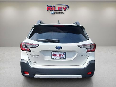 Used 2025 Subaru Outback Limited image 4