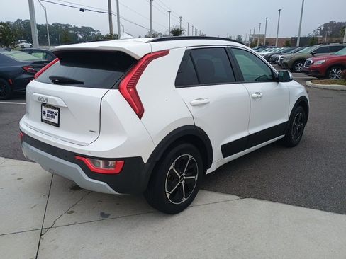Used 2023 Kia Niro EX image 5