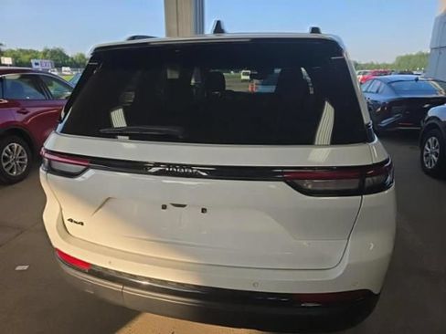 Used 2023 Jeep Grand Cherokee Altitude AWD/4WD image 4