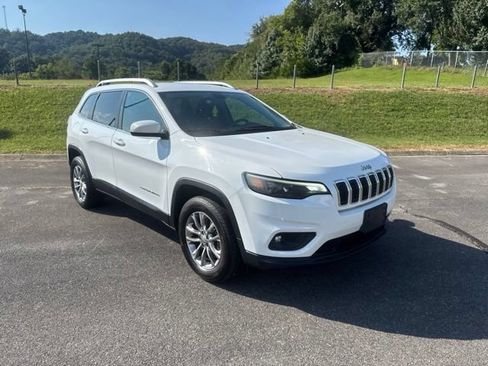 Used 2019 Jeep Cherokee Latitude Plus AWD/4WD image 2