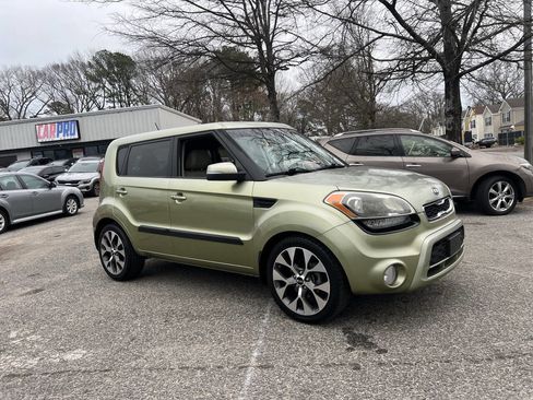 Used 2012 Kia Soul ! w/ Premium Pkg image 4