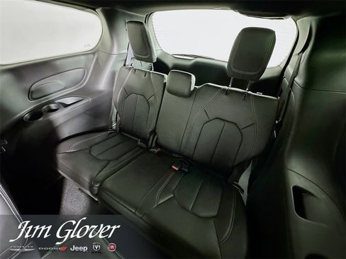 New 2026 Chrysler Pacifica Select image 13