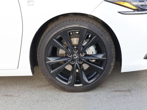 Certified 2022 Lexus ES 300h F Sport image 11