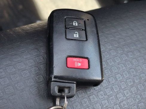 Used 2019 Toyota Tacoma TRD Sport AWD/4WD image 30