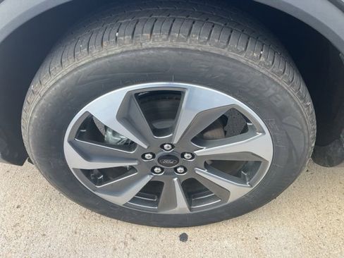 Used 2025 Ford Escape Platinum w/ Premium Technology Package image 7