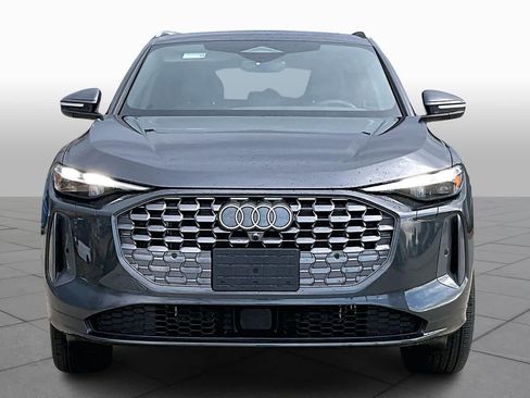 Used 2025 Audi Q5 Premium w/ Convenience Package image 3