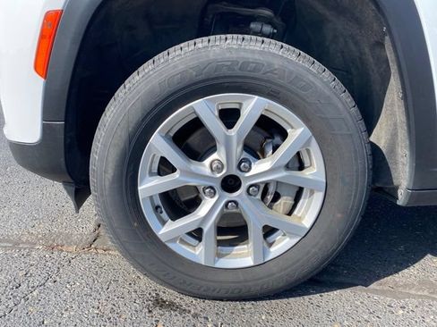 Used 2023 Jeep Grand Cherokee Limited AWD/4WD image 22