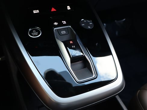 Used 2024 Audi Q4 e-tron Premium Plus image 25