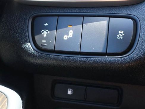 Used 2019 Kia Sorento AWD image 16