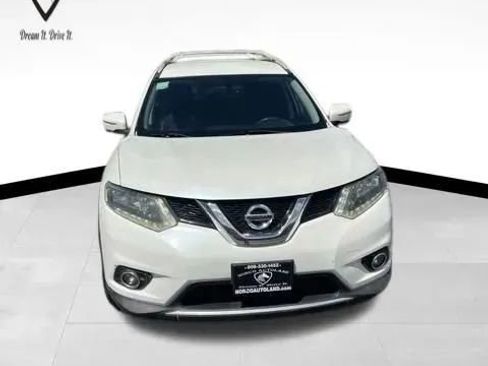 Used 2015 Nissan Rogue SV w/ SV Premium Package FWD image 2