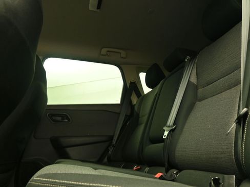 Used 2022 Nissan Rogue S image 13