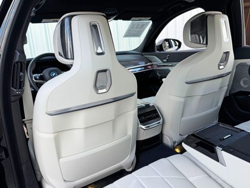 Used 2023 BMW i7 xDrive60 w/ Executive Package 2 image 41