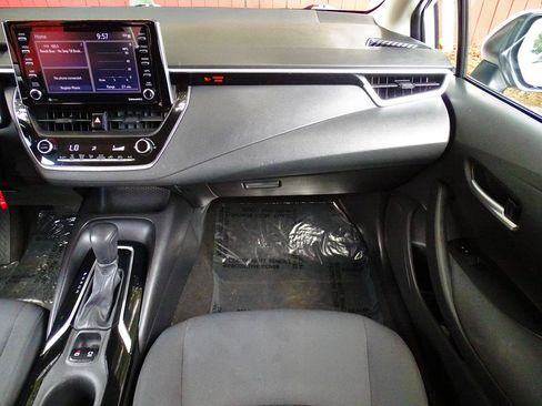 Used 2021 Toyota Corolla LE FWD image 32