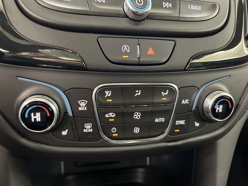 Used 2023 Chevrolet Equinox RS image 16