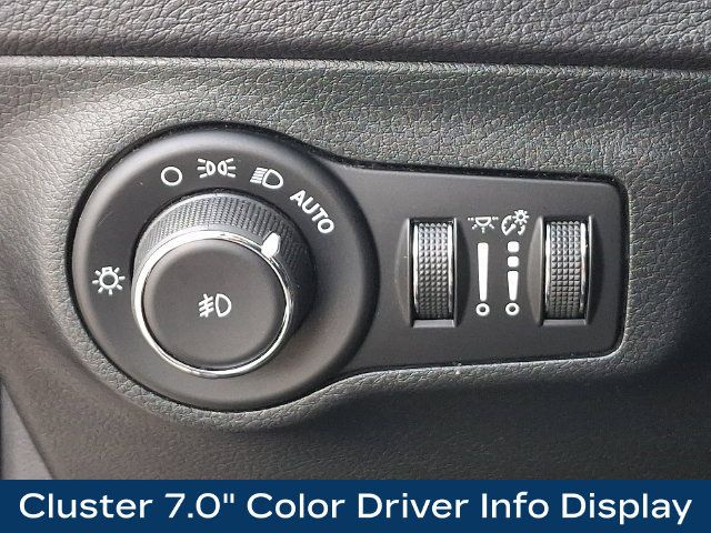 Used 2018 Jeep Compass Latitude w/ Popular Equipment Group AWD/4WD image 9