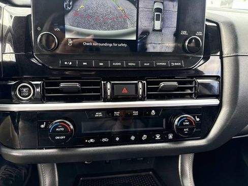 Used 2023 Nissan Pathfinder SL image 27