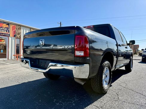 Used 2021 RAM 1500 Classic SLT image 3