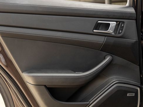 Certified 2022 Porsche Panamera Platinum Edition image 34