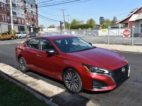 Used 2025 Nissan Altima 2.5 SV FWD image 4