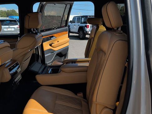 Used 2022 Jeep Grand Wagoneer Series III AWD/4WD image 21