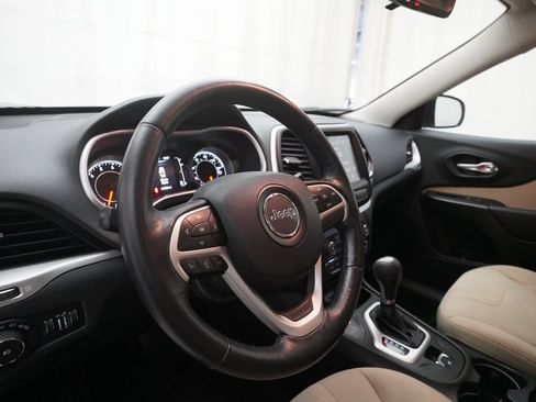 Used 2016 Jeep Cherokee Latitude w/ Cold Weather Group image 8