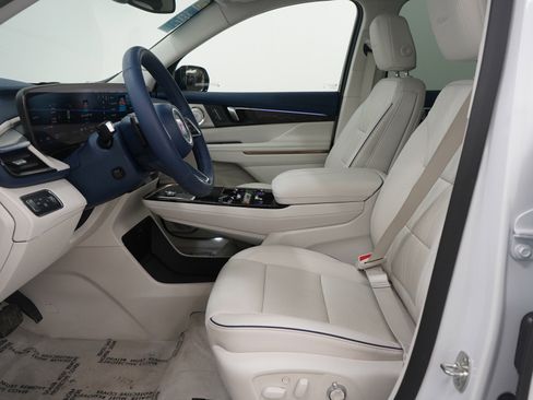 Used 2025 Buick Enclave Avenir image 26