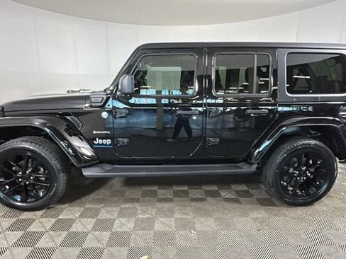 Used 2023 Jeep Wrangler Unlimited Sahara AWD/4WD image 5