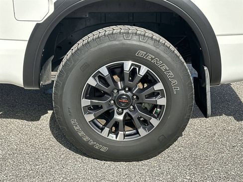 Used 2021 Nissan Titan PRO-4X w/ Pro-4x Convenience Package image 11