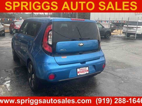 Used 2018 Kia Soul + FWD image 5