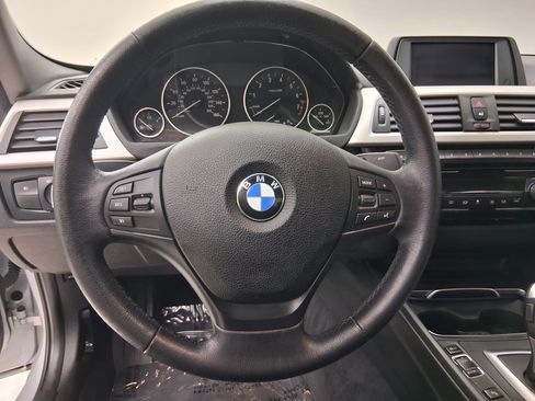 Used 2018 BMW 320i Sedan RWD image 14
